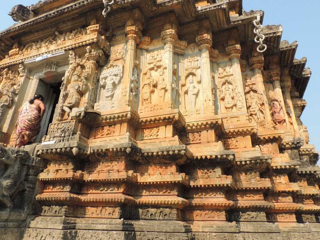 Beautiful carvings in Vidyashankar Temple